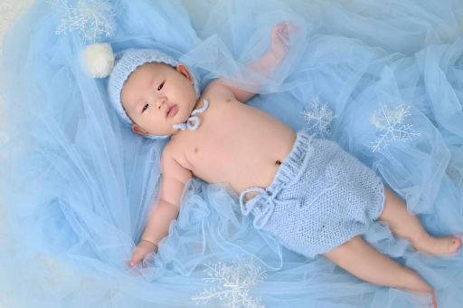 河池宝宝上眼皮肿